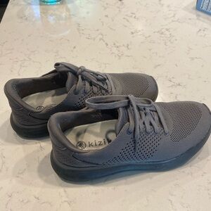 Kizik Mens/Women's Hands Free Lab Gray  Low Top Lace Up Sneakers
